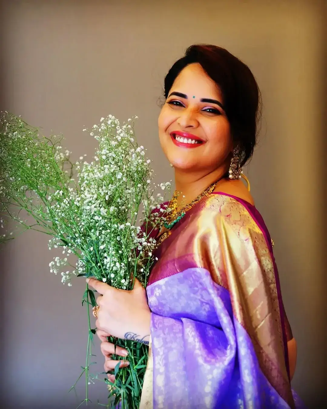 HYDERABAD ACTRESS ANASUYA BHARADWAJ IN BLUE PATTU SAREE